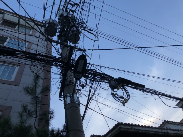韓国 電柱